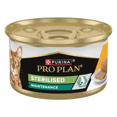 Лицьова сторона PURINA® PRO PLAN®. Консервований повнораціонний корм для дорослих стерилізованих котів, мус з куркою.