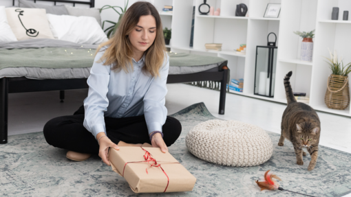 Євгенія Миронюк зі своєю кицею Плюшкою